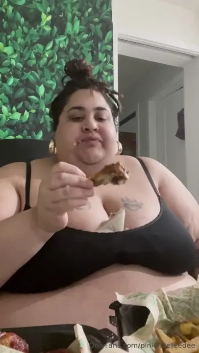 Pinkythefeedee Shows Off Her Double Chin - ePornLeak