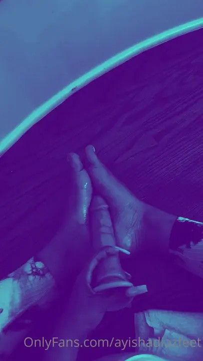 Ayishadiazfeet Gives Her First Slow Footjob - ePornLeak