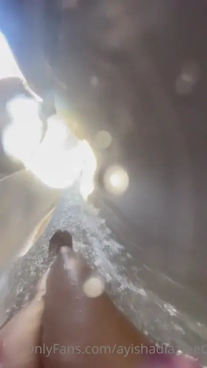 Ayishadiazfeet Slides Her Feet Into The Pool - ePornLeak