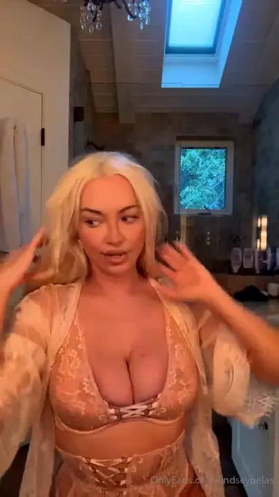 Lindsey Pelas In A Hot Livestream