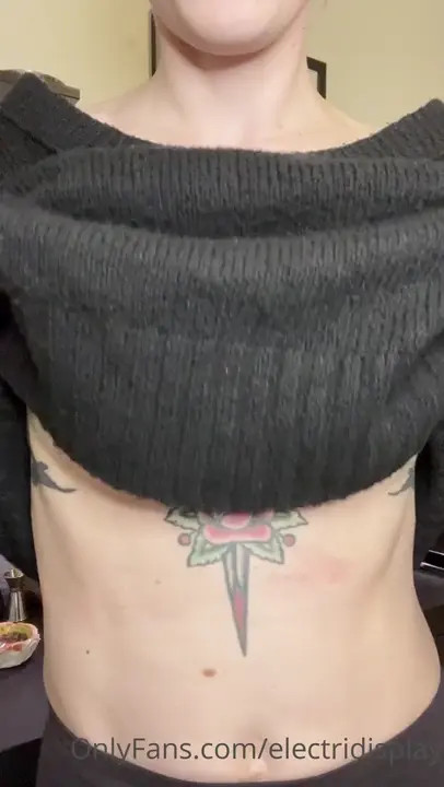 Lexxisbigmuff Stripteases And Shows Off Her Tits - ePornLeak