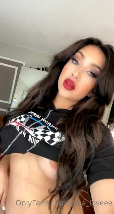 Lolaa_Loveee Showcases Her Round Titties
