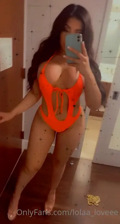 Lolaa_Loveee Wears A Bikini And Spreads Her Legs