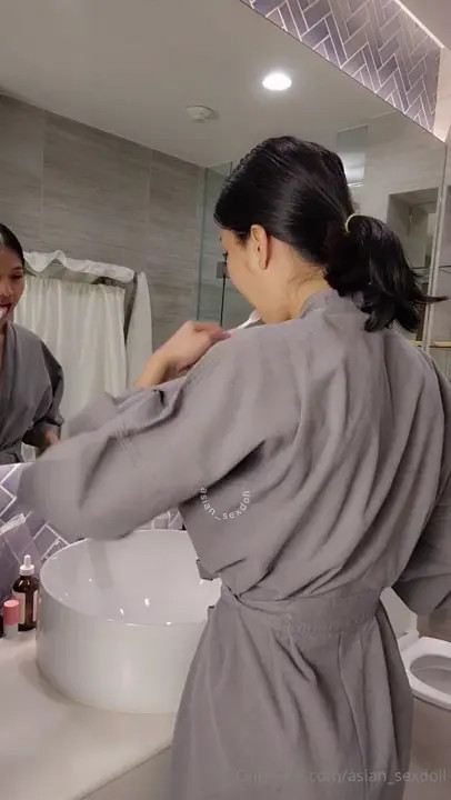 Asian_Sexdoll Strips Naked To Shower