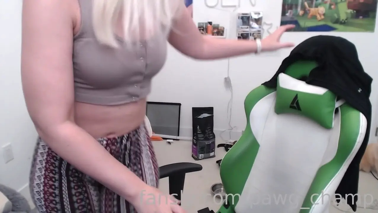 Pawg Champ Shaking And Twerking Her Ass