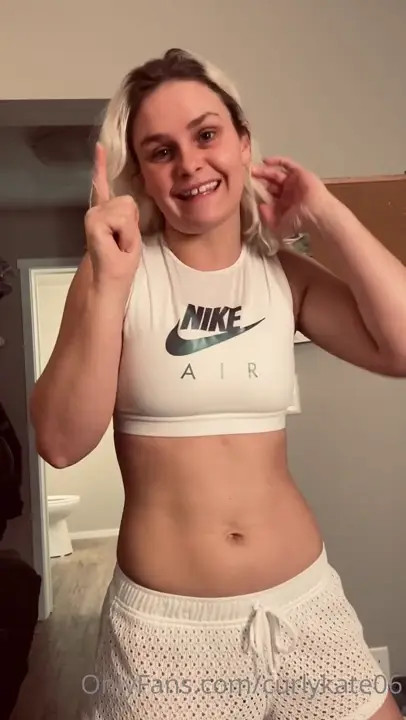 Curlykate06 Strips Naked To Take A Bath