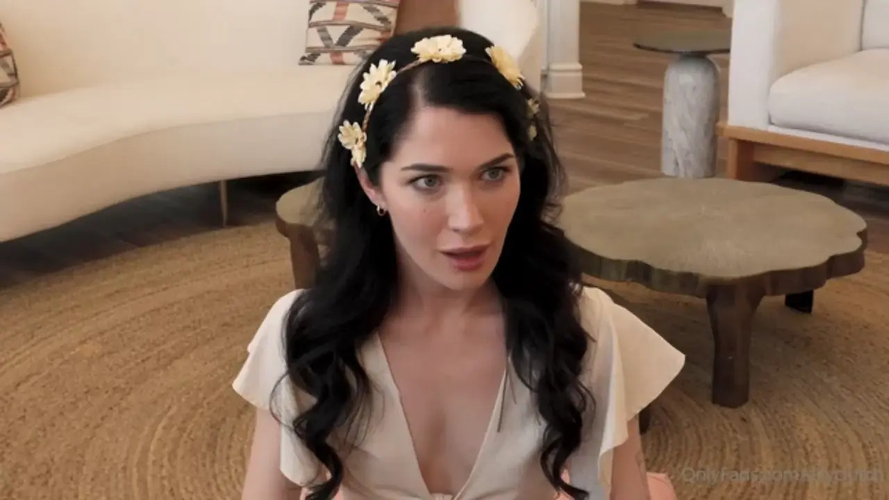 Elly Clutch And Evelyn Claire Share A Cock