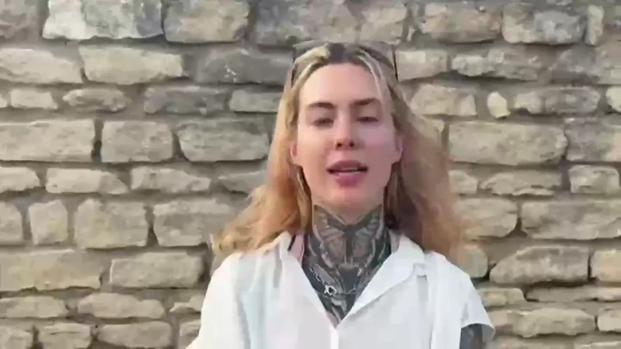 Pandora Skye Gets Fucked By Two Cocks