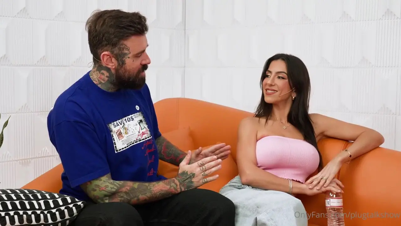 Agatha Vega And Lena The Plug In A Threesome - ePornLeak