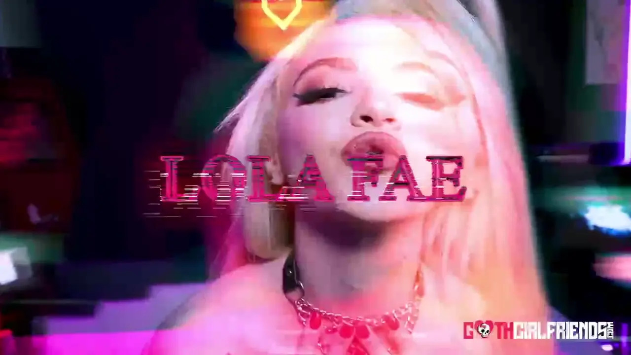 Johnny Love Bangs Lola Fae On The Couch - ePornLeak