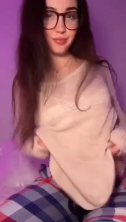 Nerdy Jocelyynn’s Mirror Pussy Play