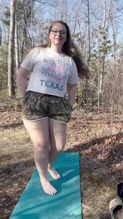 Curves4Daze Changes HerPanties In Woods