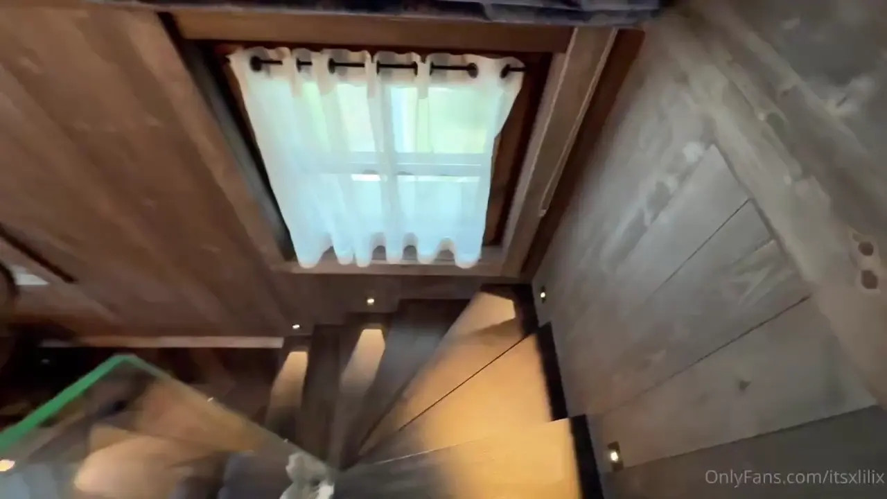 ItsxLilix Sucks Her Man's Dick On Fur Blanket