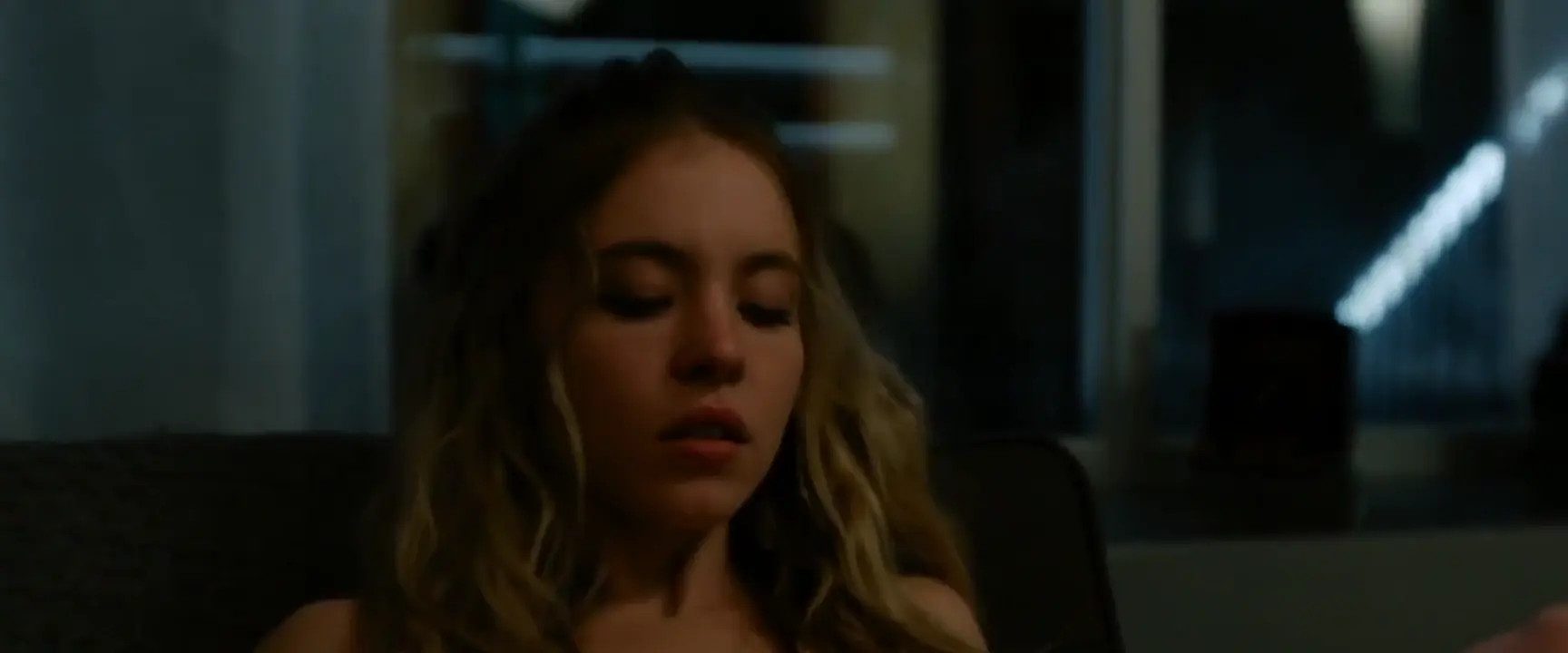 Sydney Sweeney Gets Fucked On The Couch