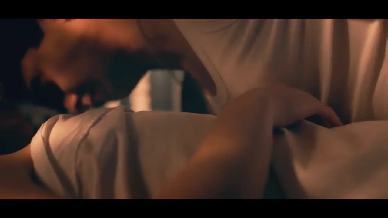 Sydney Sweeney Kisses Her Boyfriend