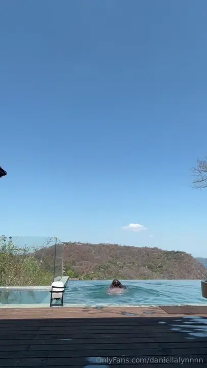 Daniellalynnnn Swims In Her Bikini