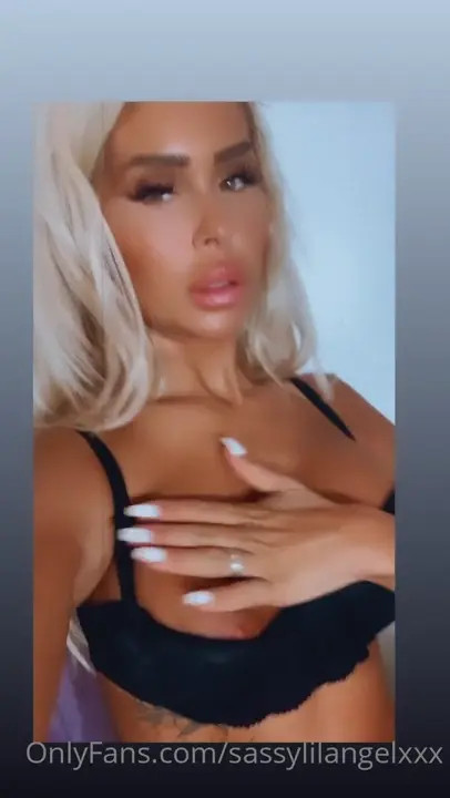 Sassylilangelxxx Spits On Her Tits - ePornLeak