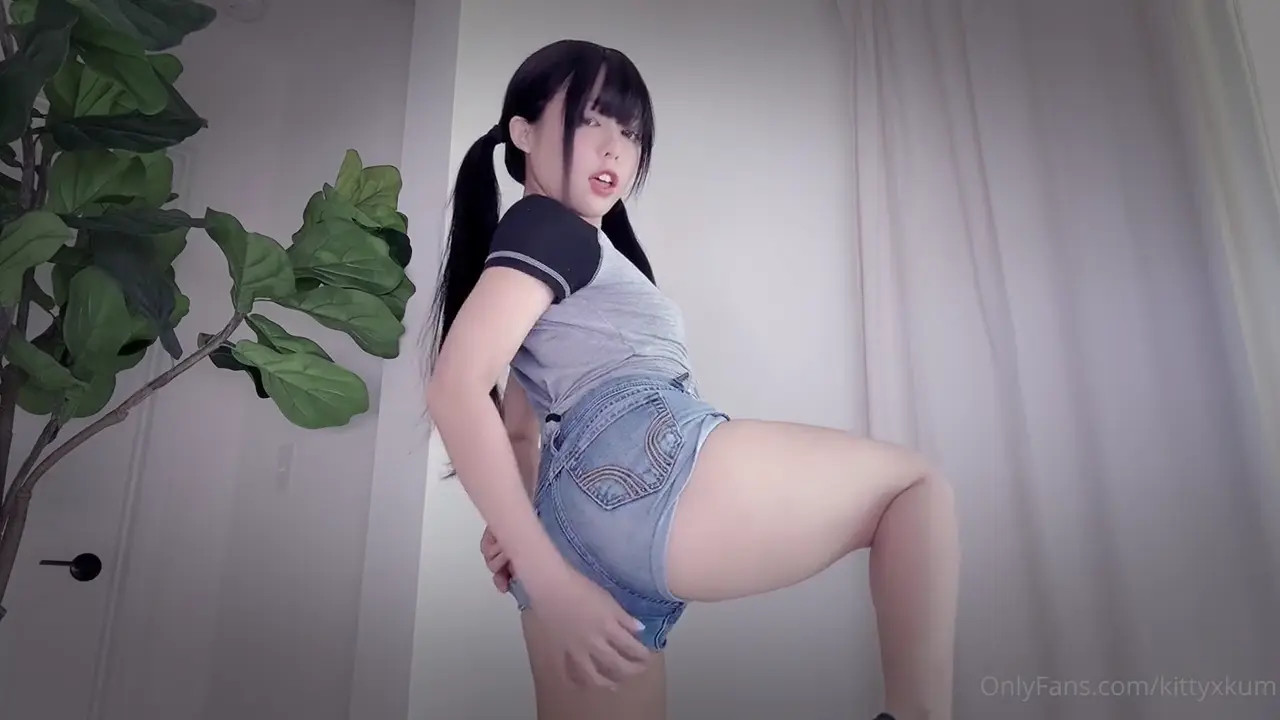 Kitty Kum Rides A Giant Dildo