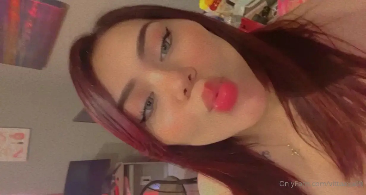 Vittaava69 Teases Her Bare Boobs