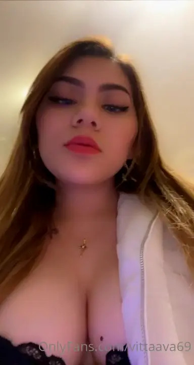 Vittaava69 Grabs Her Boob