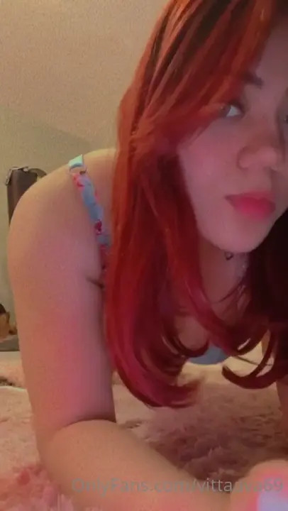 Vittaava69 Exposes Her Cleavage