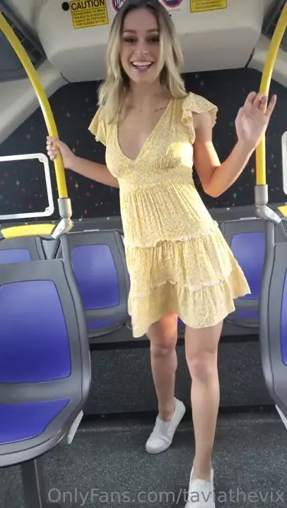 Playful Taviathevix Teases Her Ass On The Bus