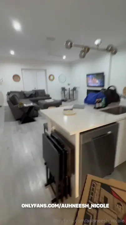 BBC Wrecks Pizza Babe Auhneesh Nicole - ePornLeak