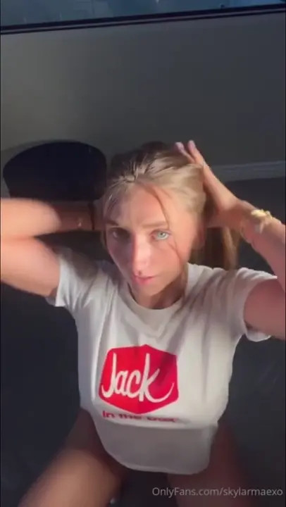 Delivery Girl Skylar Mae Sucks & Gets A Facial