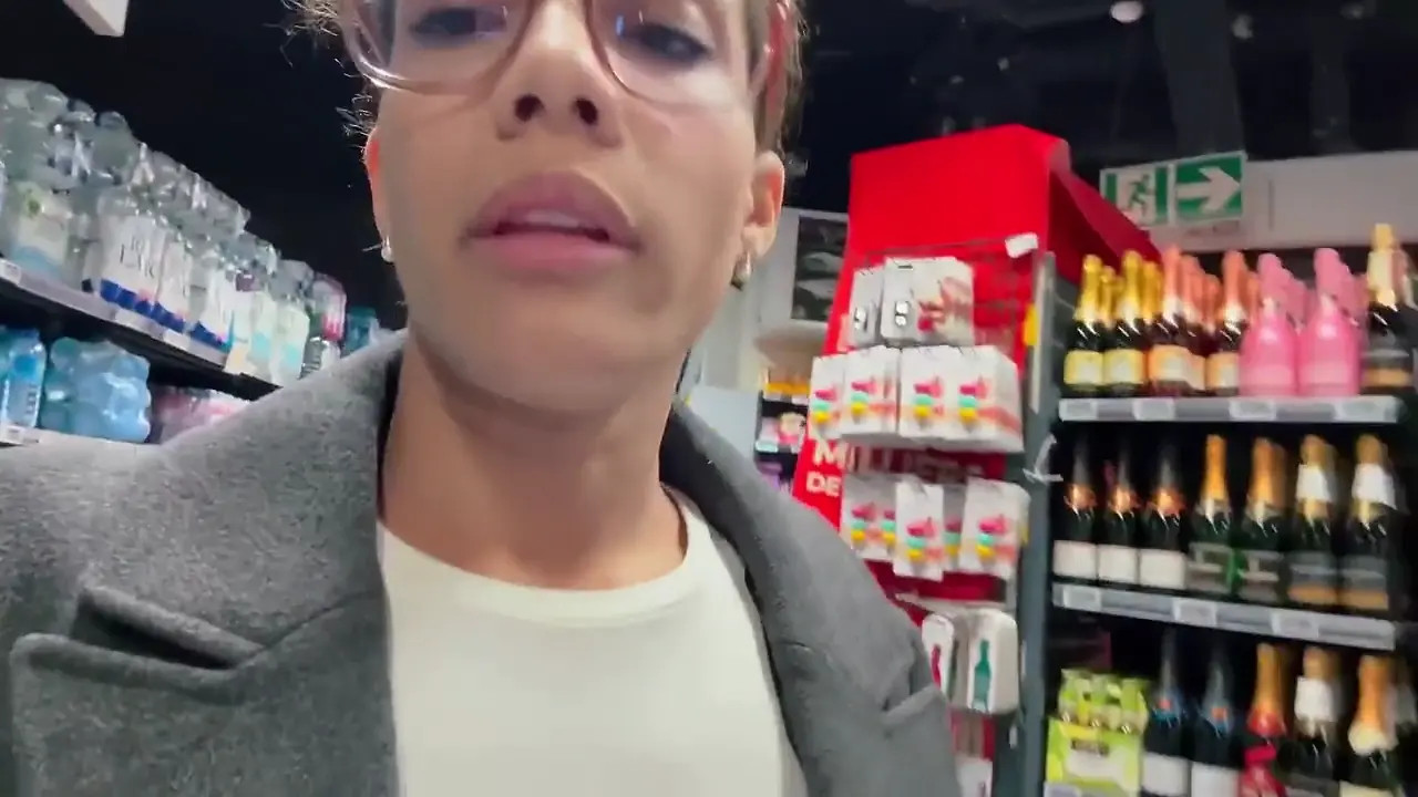 Horny Diana Lawrence Blows Her Man's Dick