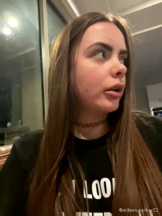 Allison Parker Shows Her Bare Ass