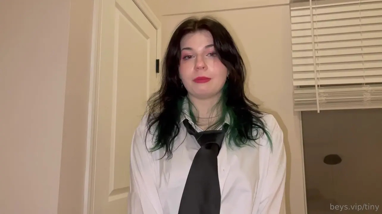 Smolbey Gives Head While On Her Knees