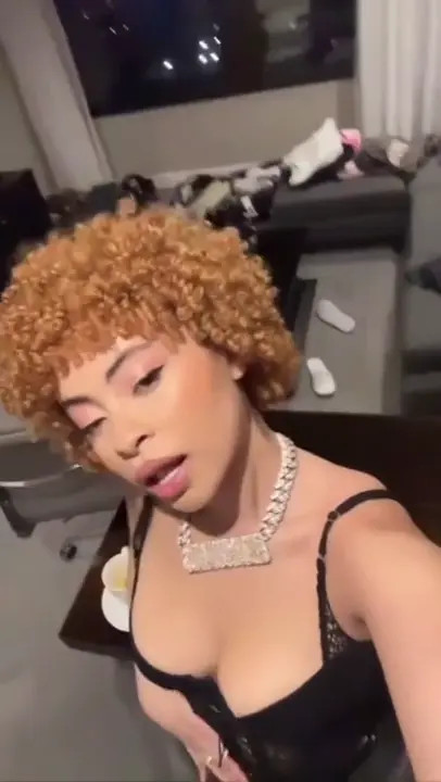 Ice Spice Films Her Ass Shake From The Top