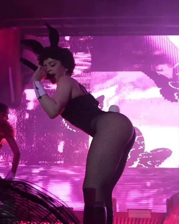 Big Ass Bunny Ice Spice Sings on Stage