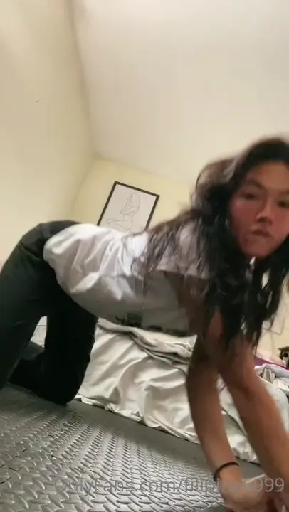 Spicy Filipina6999 Drops Low And Twerks