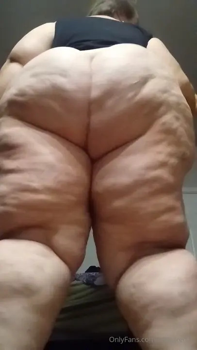 Bbw4Red20 Shakes Her Ass In Low Angle Shot