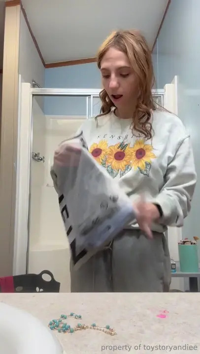 Toystoryandiee Goes Naked For A New Outfit Haul - ePornLeak