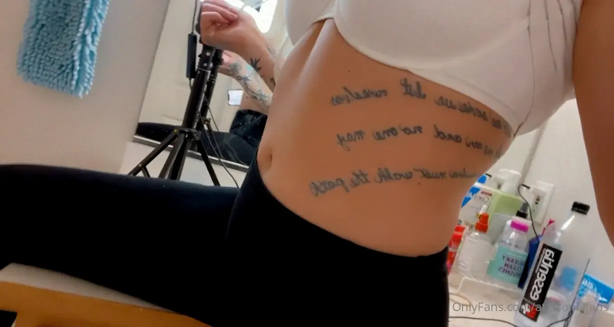 Atlasxanatomy Reveals Her Bra