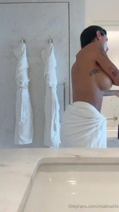 Post Shower Routine With Hot Mia Khalifa - ePornLeak