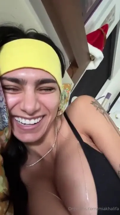 Mia Khalifa Morning Routine Striptease