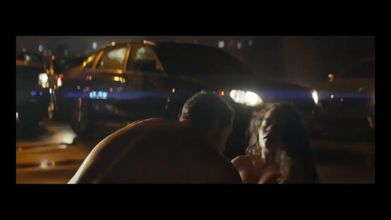 Emilia Clarke Gets Caught Naked