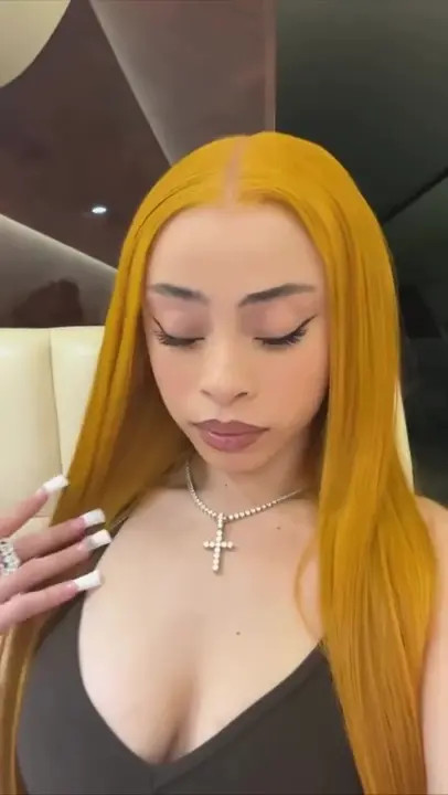 Blonde Ice Spice Showing Her Sexy Dress