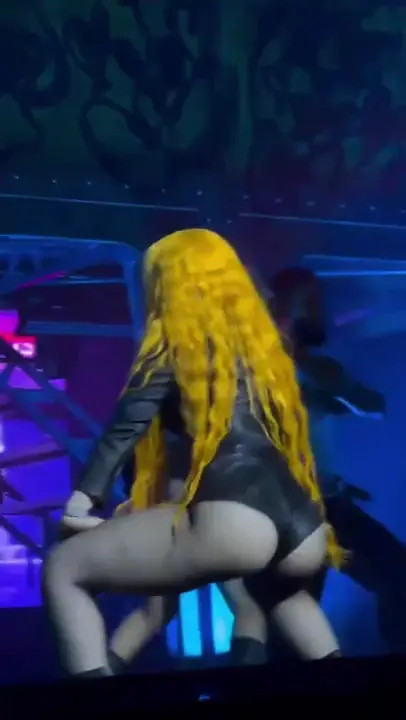Ice Spice Loves To Twerk On The Stage
