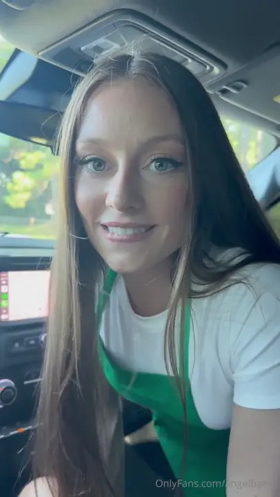 SB Barista Angelbaexo Gives A BJ In The Car