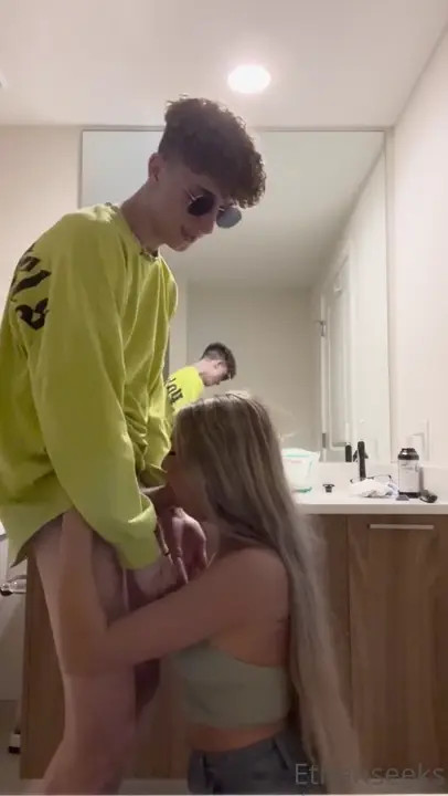 MollyMckayy Gets Pounded In The Washroom