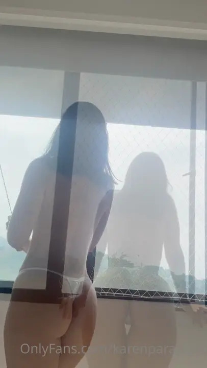 Karenparachini Rubs Then Vibrates Her Pussy