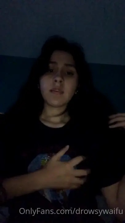 Drowsywaifu Massages Her Cute Tits