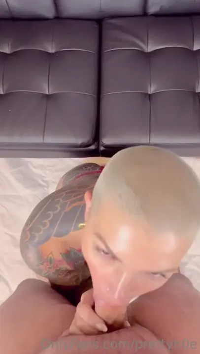 Prettyh0E Wraps Her Lips Around A Dick