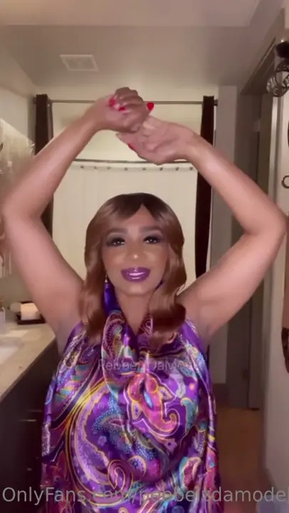 Pebbelzdamodel Shakes Her Booty - ePornLeak