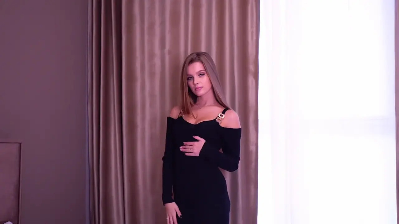 Ellie Moore Wears A Harness During Sex