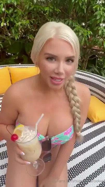 Summer Brookes Gives Blowjob Before Sex - ePornLeak